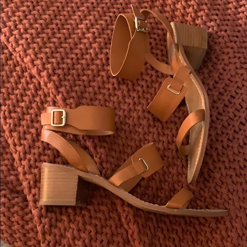 dv dolce vita sandals with 2.5” heel size 11